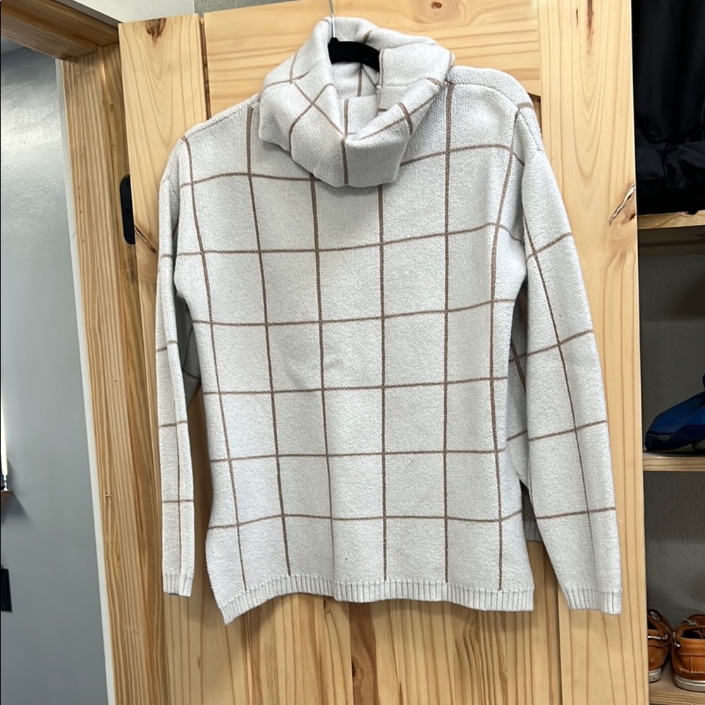 Cozy Grid Pattern Sweater
